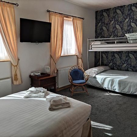 The Highfield Private Hotel Blackpool Bagian luar foto