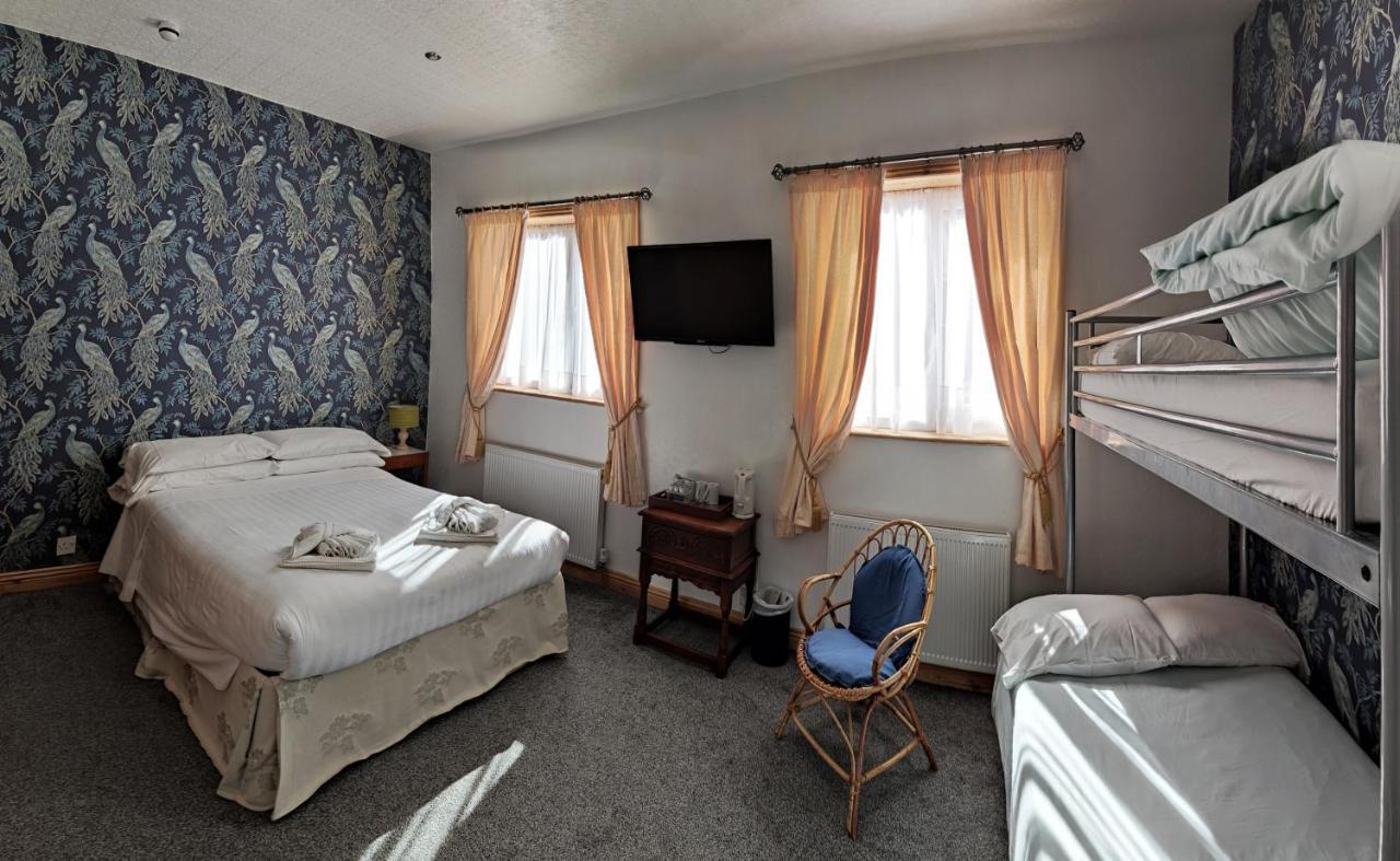 The Highfield Private Hotel Blackpool Bagian luar foto
