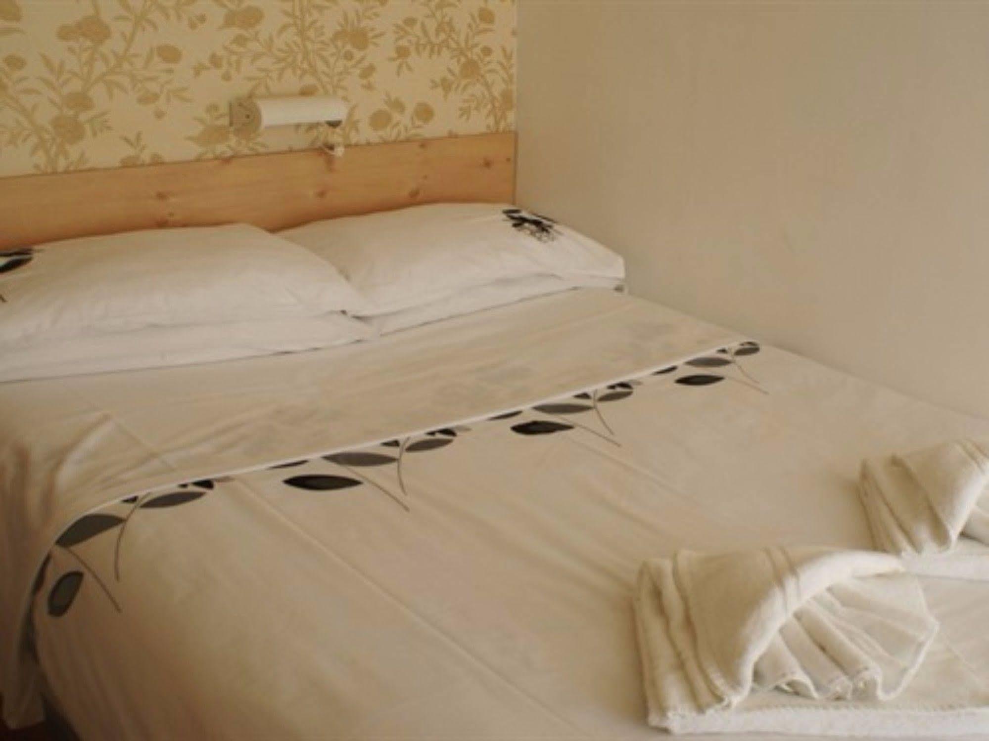 The Highfield Private Hotel Blackpool Bagian luar foto