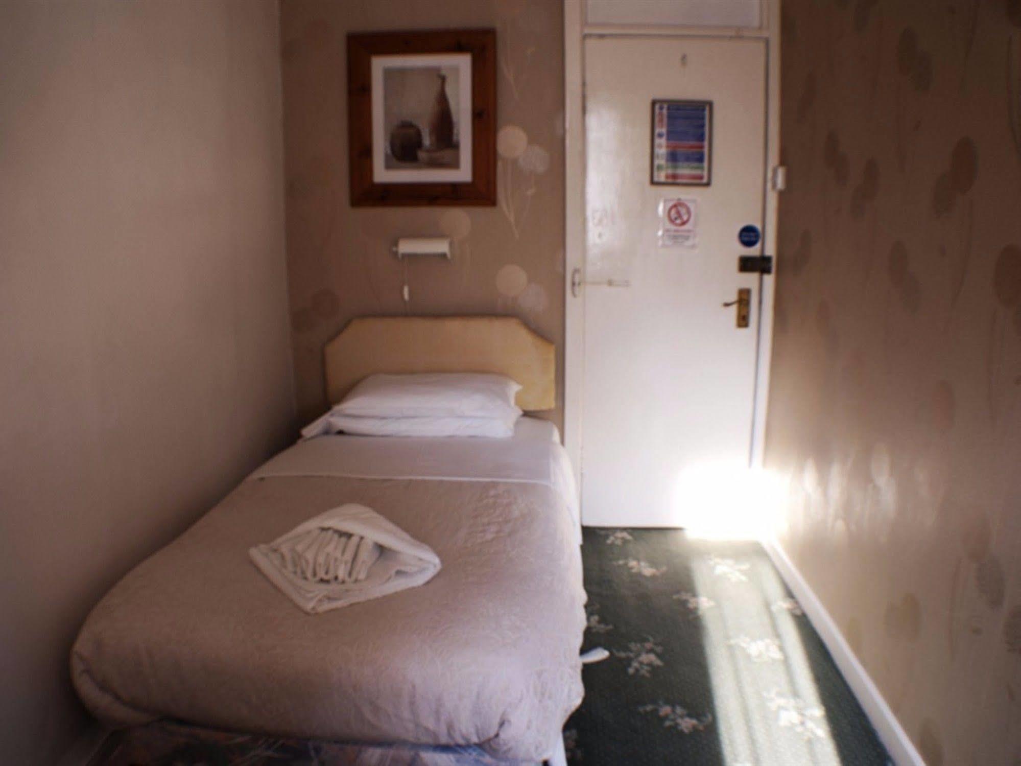 The Highfield Private Hotel Blackpool Bagian luar foto