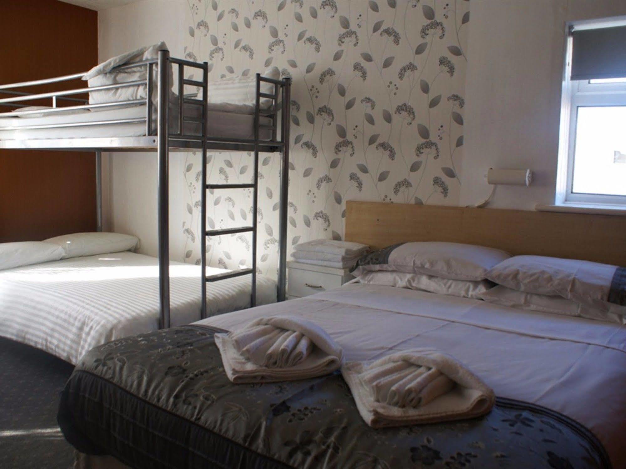 The Highfield Private Hotel Blackpool Bagian luar foto