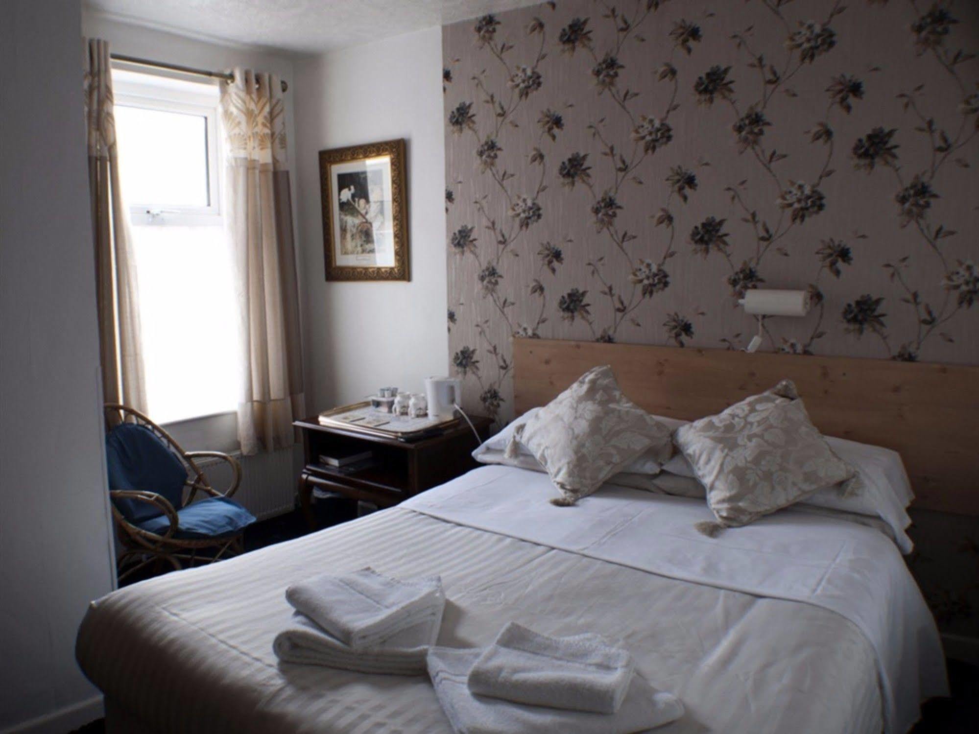 The Highfield Private Hotel Blackpool Bagian luar foto