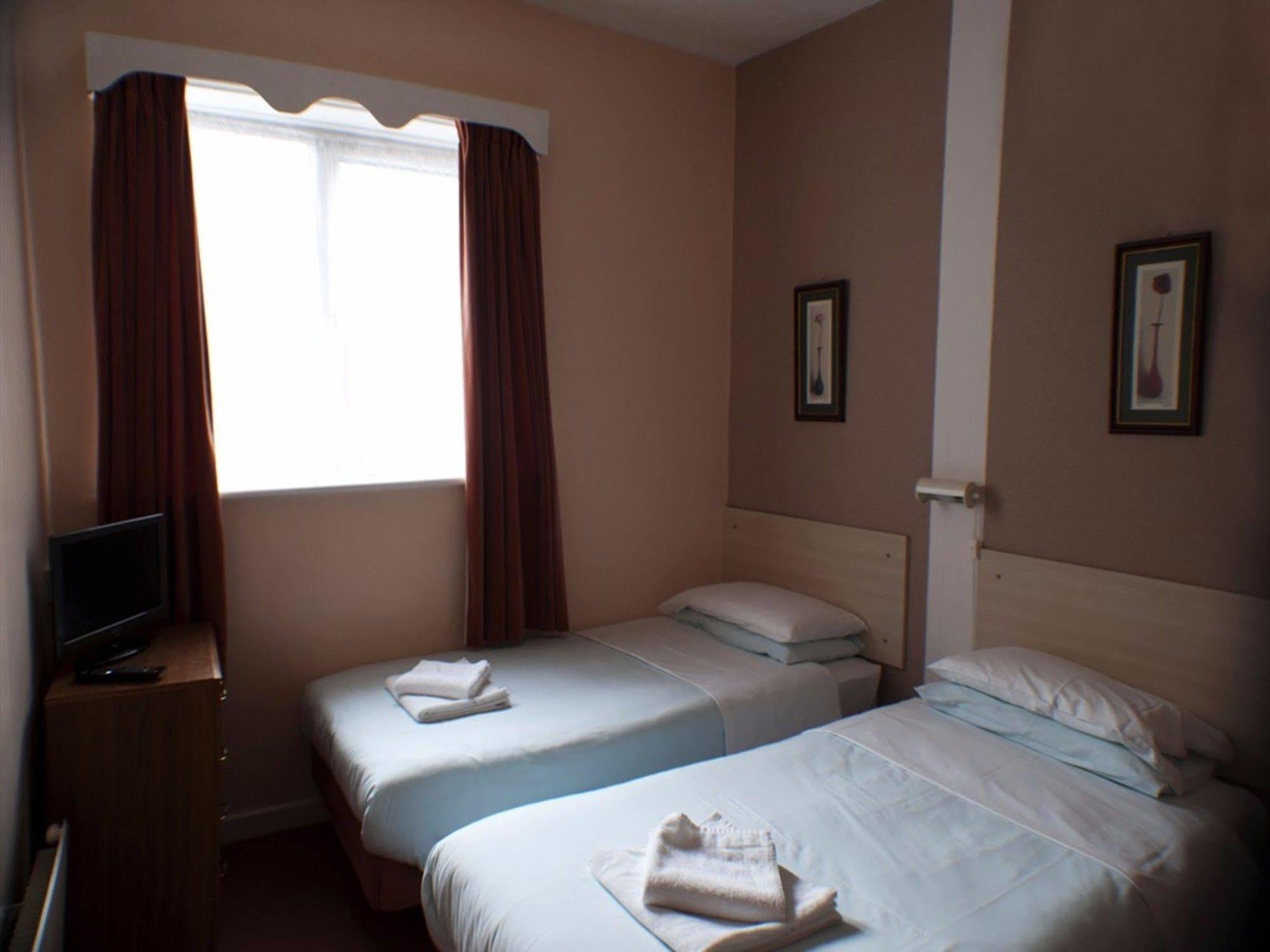 The Highfield Private Hotel Blackpool Bagian luar foto